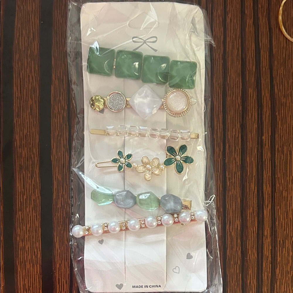 Elegant Green and Gold Hair Clip Set
